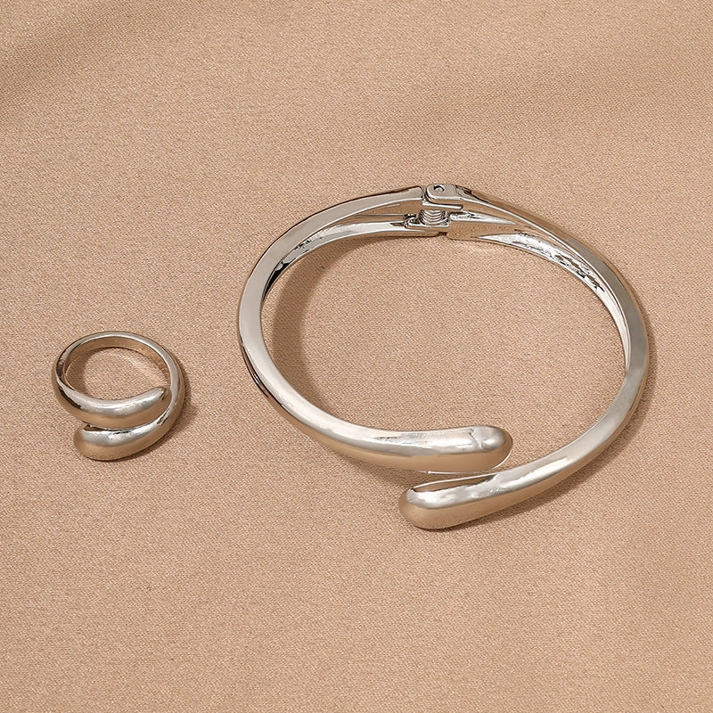 Wholesale 1 Set of Fashionable Simple Heavy Metal Temperament Geometric Ring Smooth Necklace Bracelet Ring Jewelry Set