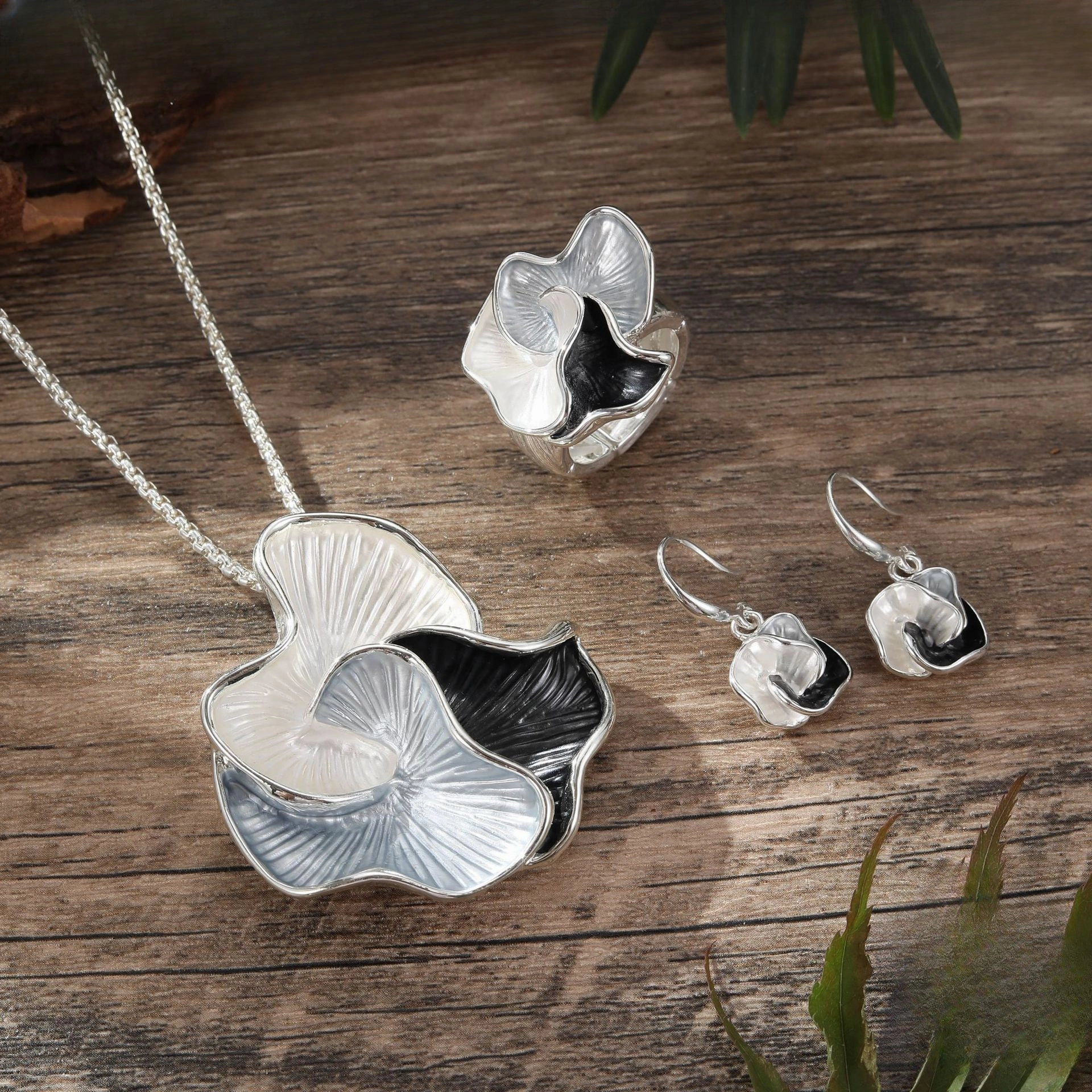 Wholesale 3pcs New Color Painting Oil Geometric Petal Stud Earrings Pendant Set