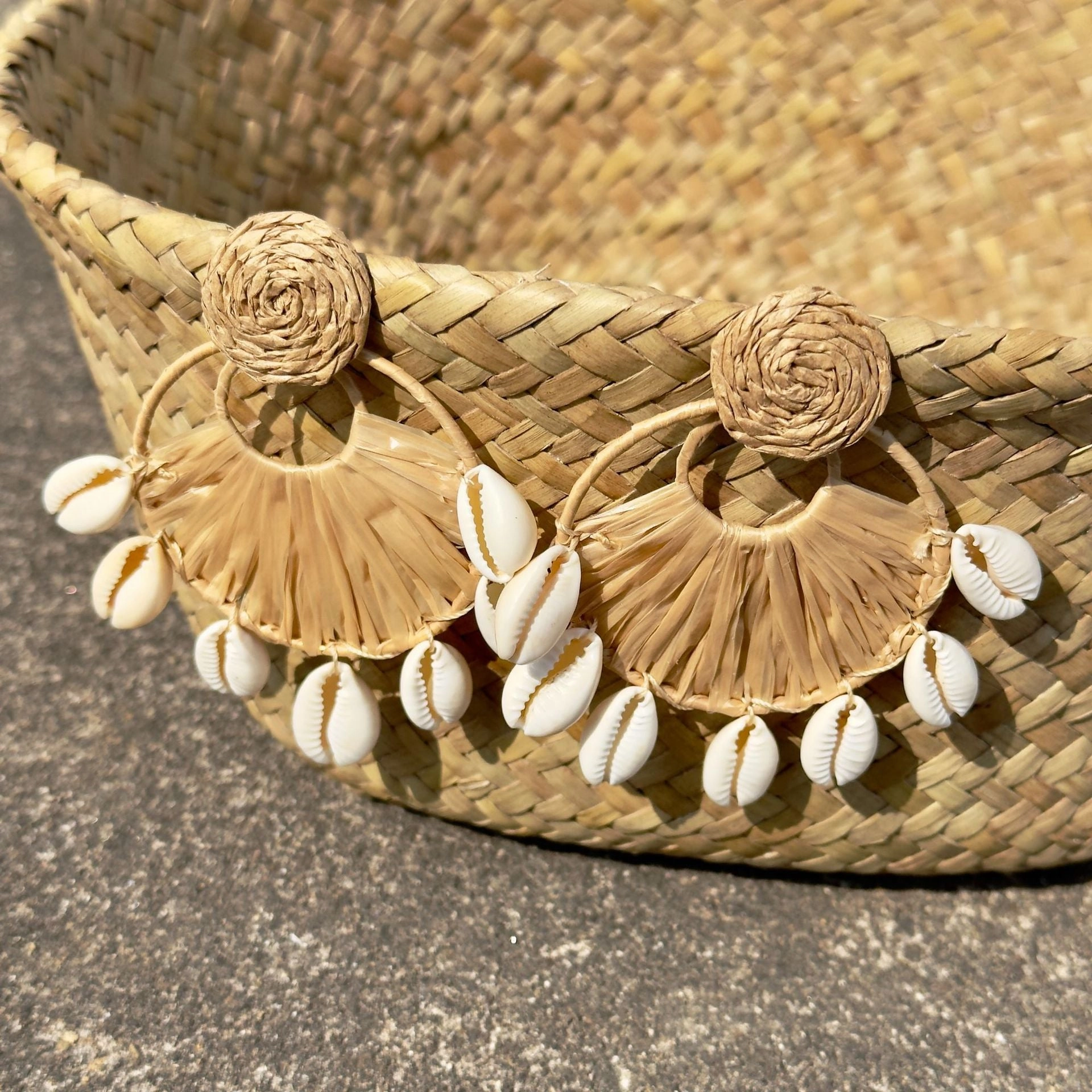 Wholesale 5pcs Bohemian Raffia Round Shell Tassel Earrings