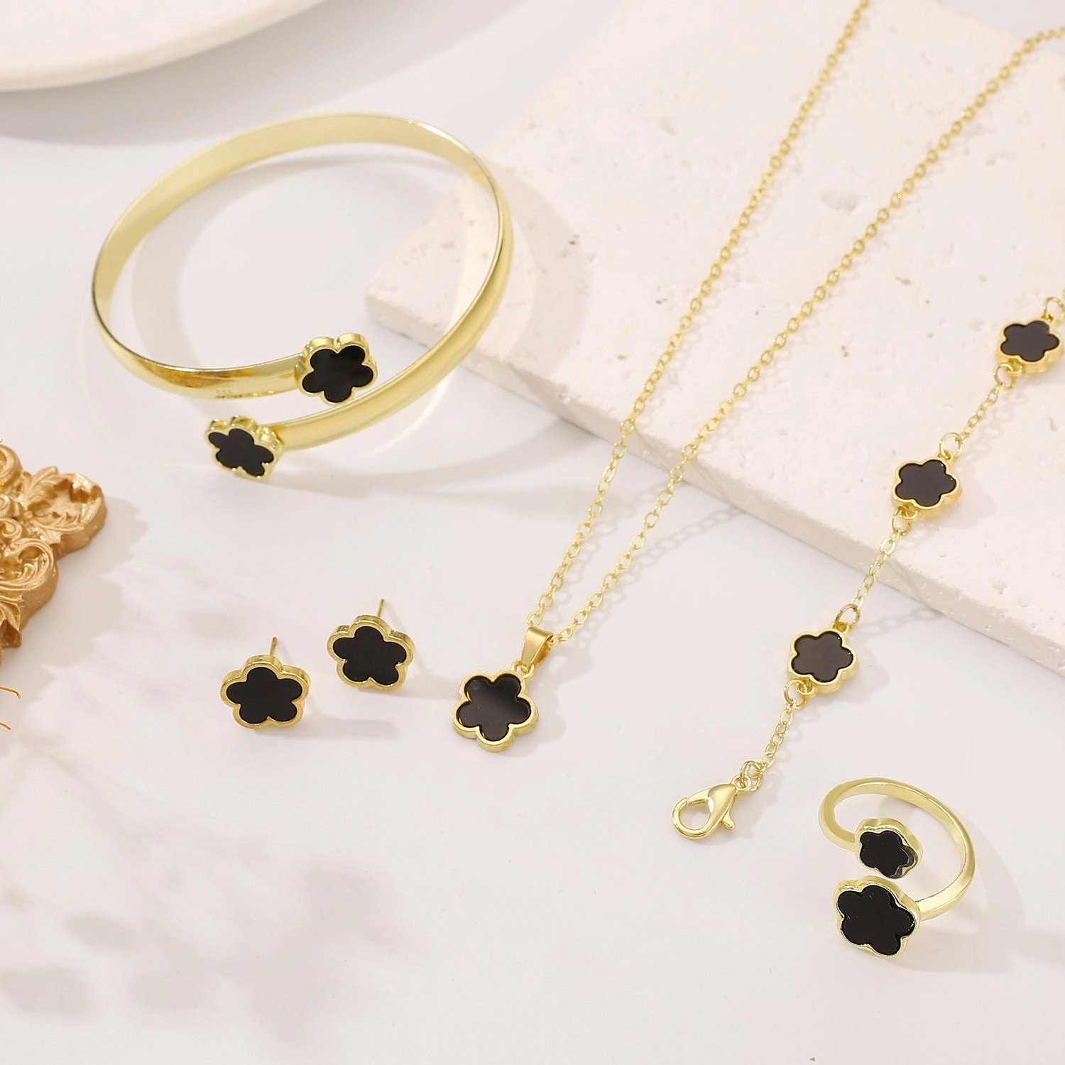 Wholesale 5pcs Clover Bracelet Bracelet Stud Earrings Necklace Ring Women's Jewelry Set