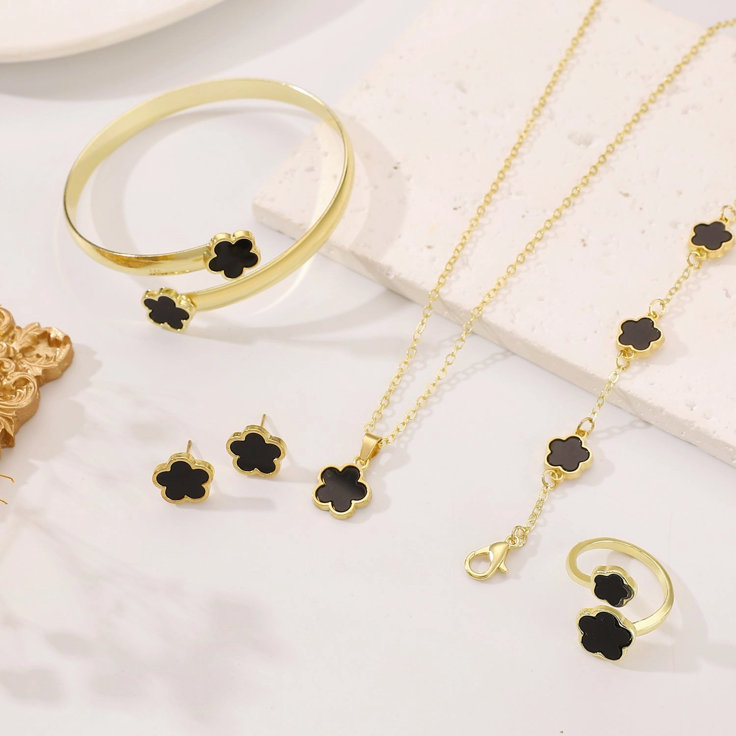 Wholesale 5pcs Clover Bracelet Bracelet Stud Earrings Necklace Ring Women's Jewelry Set