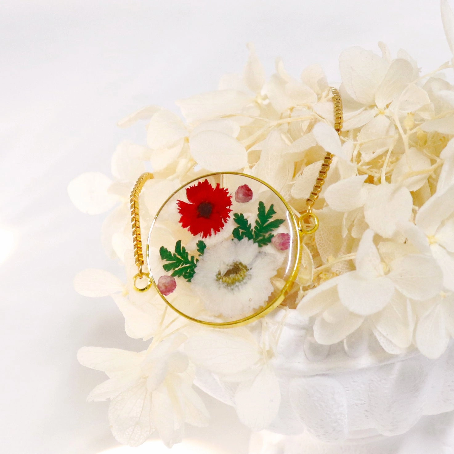 Wholesale 6PCS Daisy Preserved Flower Resin Bracelet