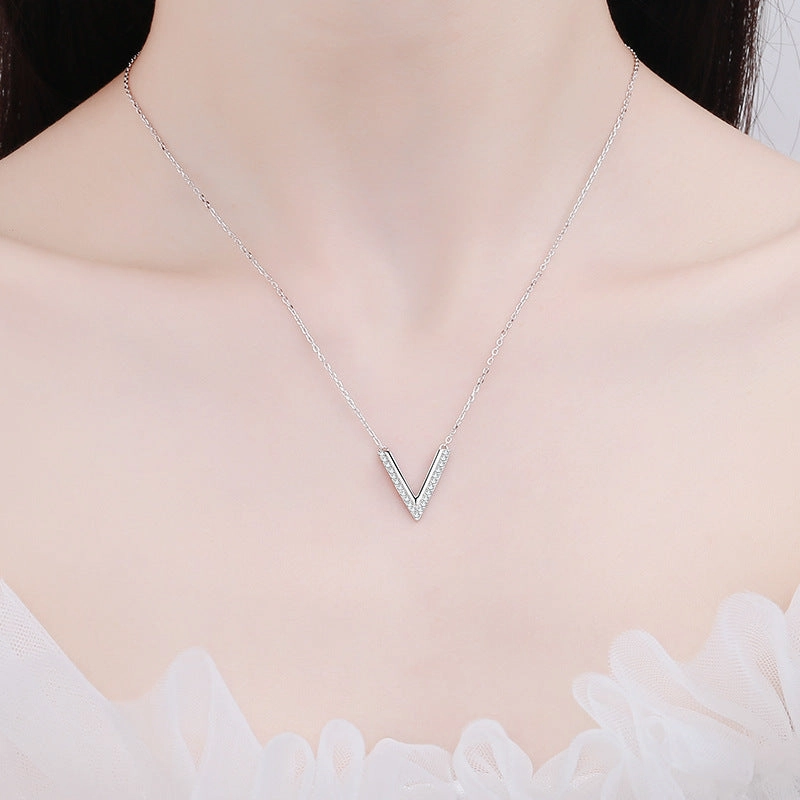 Wholesale 925 Silver V-shaped Moissanite Micro-set Necklace