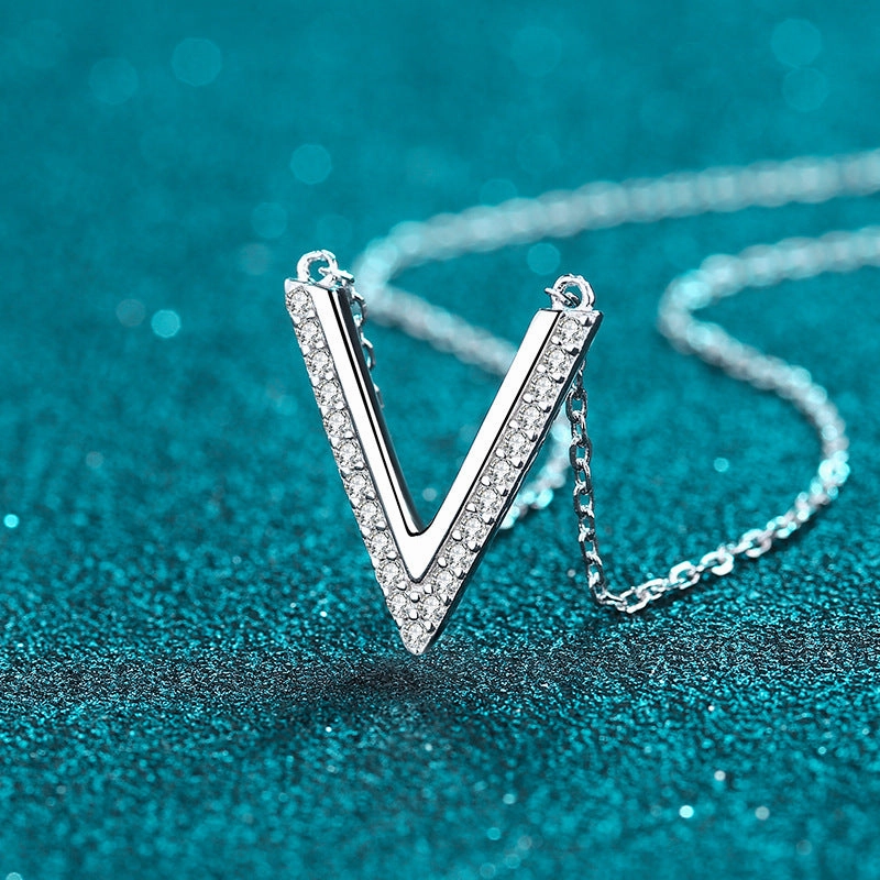 Wholesale 925 Silver V-shaped Moissanite Micro-set Necklace