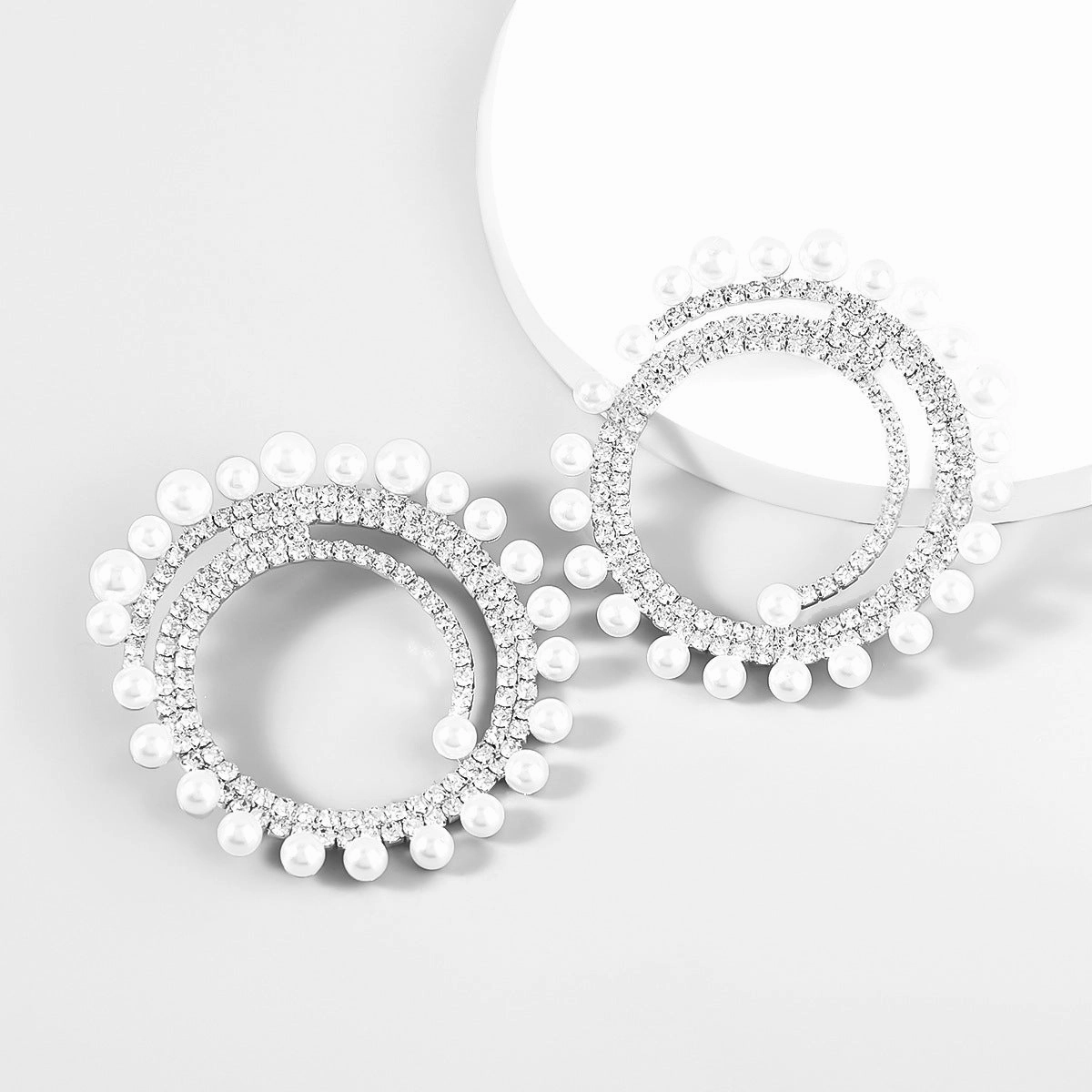 Wholesale Alloy Diamond Inlaid Pearl Round Earrings