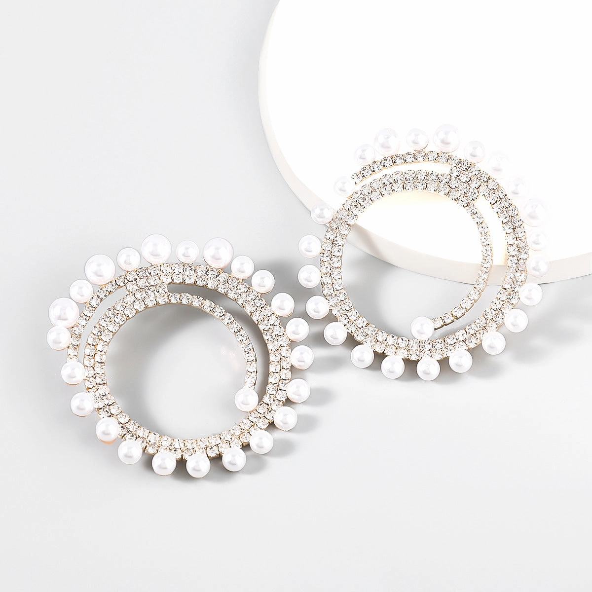 Wholesale Alloy Diamond Inlaid Pearl Round Earrings