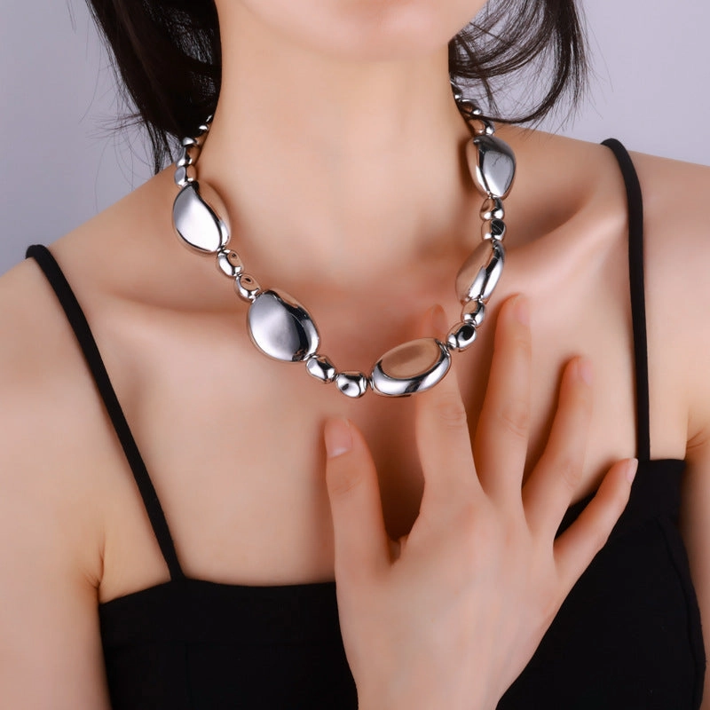 Wholesale Alloy Heavy-duty Light Luxury Imitation Pebble Shape Clavicle Necklace