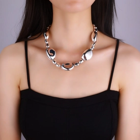 Wholesale Alloy Heavy-duty Light Luxury Imitation Pebble Shape Clavicle Necklace