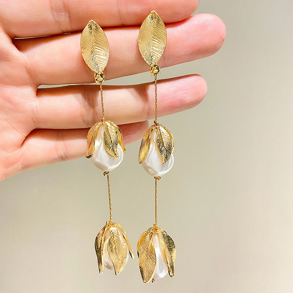 Wholesale Alloy Inlaid Leaf Pearl Tassel Earrings