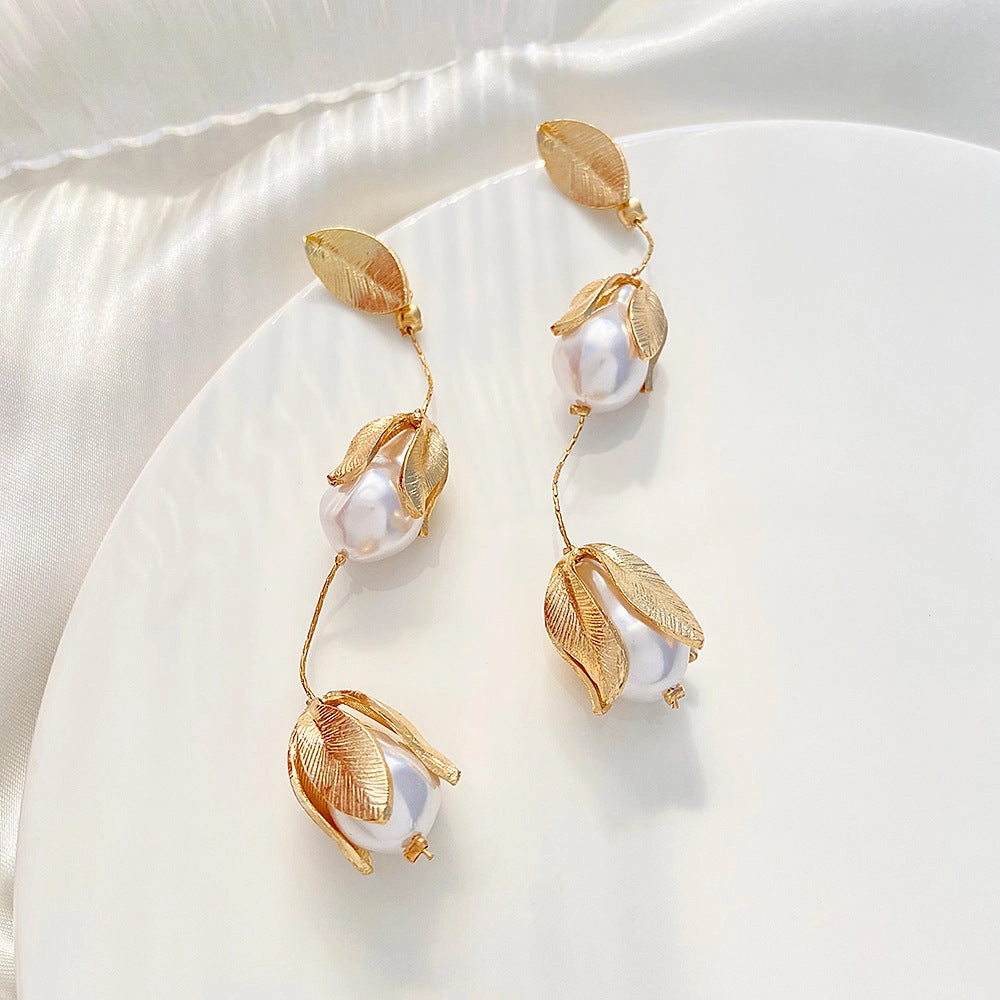 Wholesale Alloy Inlaid Leaf Pearl Tassel Earrings