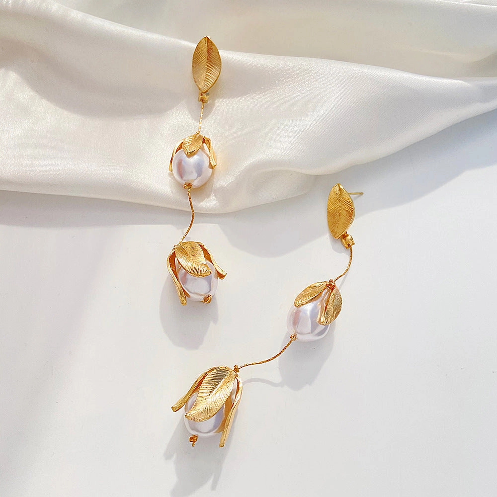 Wholesale Alloy Inlaid Leaf Pearl Tassel Earrings