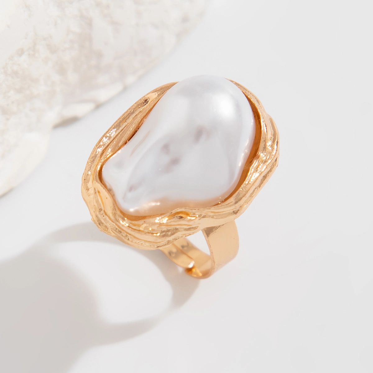 Wholesale Alloy irregular baroque inlaid shaped pearl ring vintage