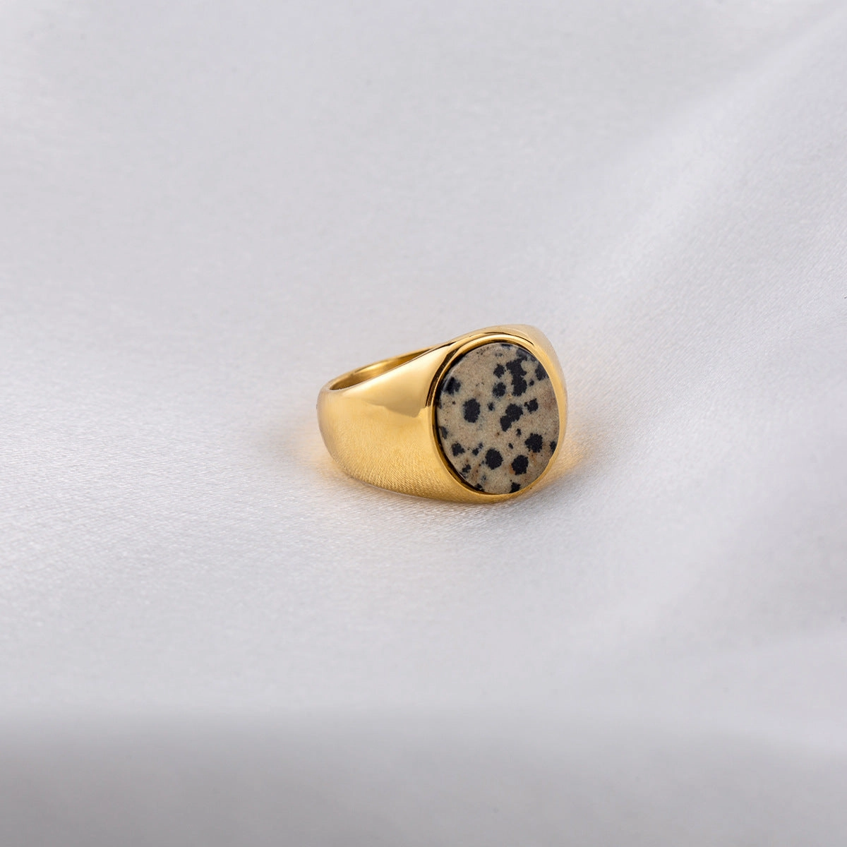 Wholesale Artistic Fashion Titanium Steel 18K Gold Spotted Stone Ring