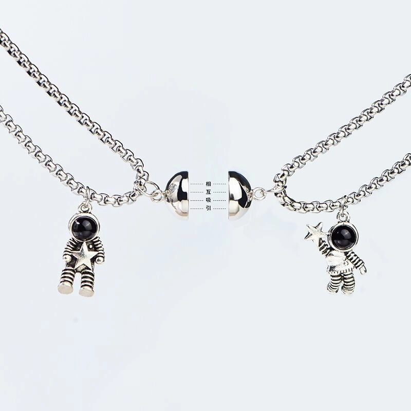 Wholesale Astronaut Couple Necklaces Trendy Women's Men's Unique Pendant Long Distance Relationship Valentine's Day Gift