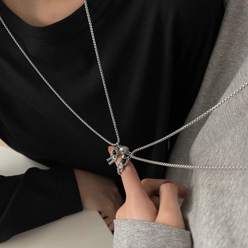 Wholesale Astronaut Couple Necklaces Trendy Women's Men's Unique Pendant Long Distance Relationship Valentine's Day Gift