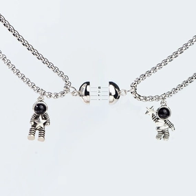 Wholesale Astronaut Couple Necklaces Trendy Women's Men's Unique Pendant Long Distance Relationship Valentine's Day Gift