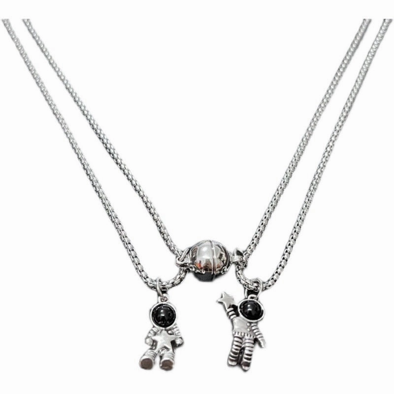 Wholesale Astronaut Couple Necklaces Trendy Women's Men's Unique Pendant Long Distance Relationship Valentine's Day Gift