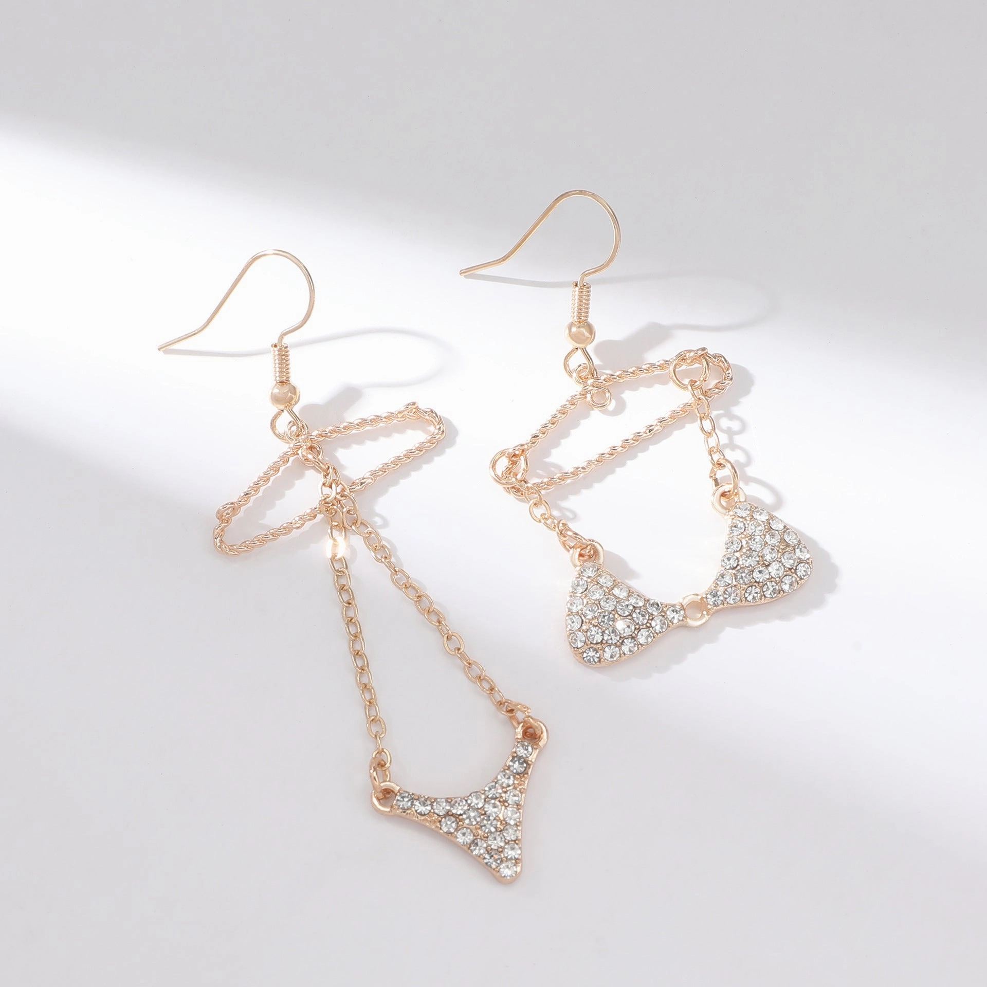 Wholesale Asymmetric Zirconia Bikini Fashion Jewelry Earrings