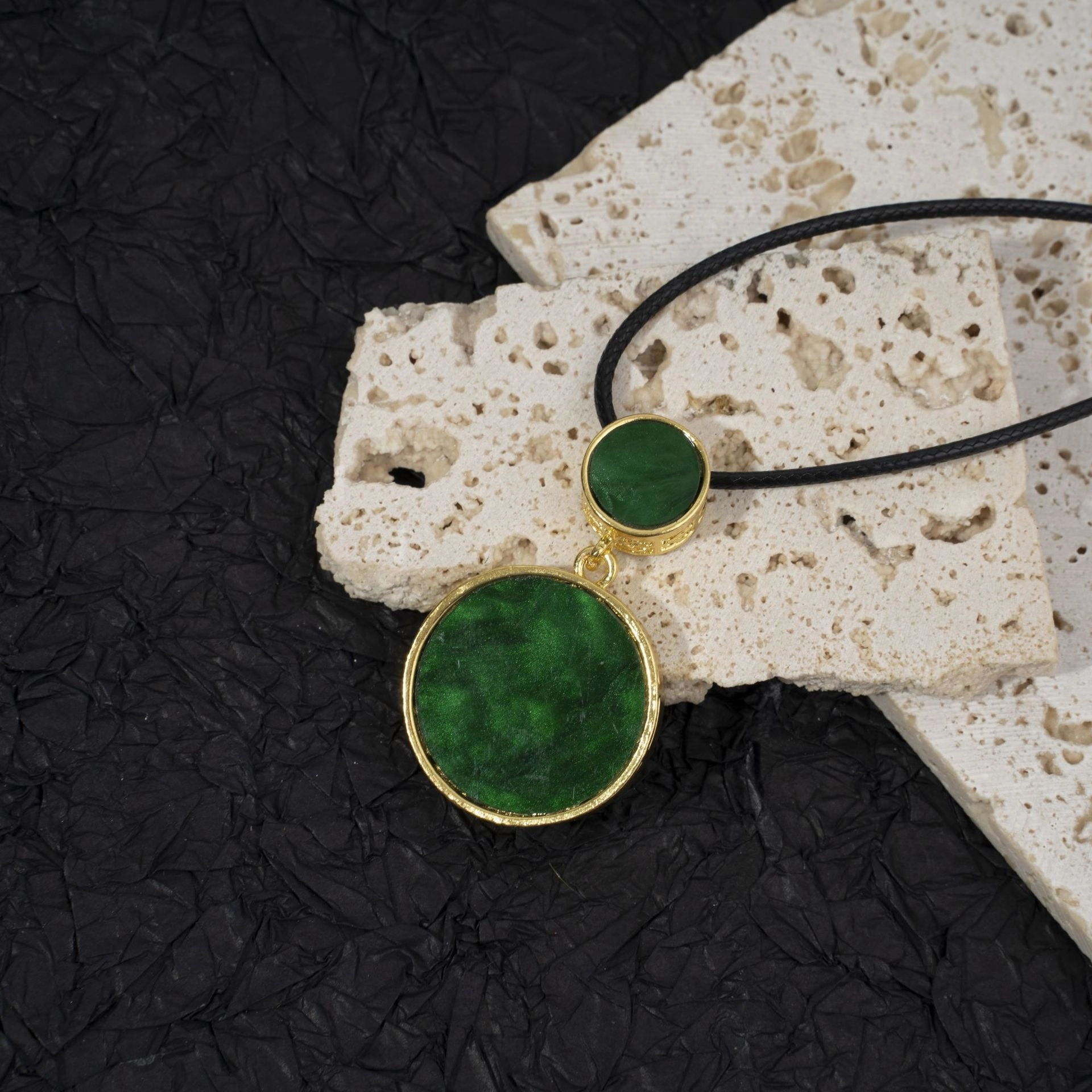 Wholesale Atmospheric round bamboo jasper pendant necklace