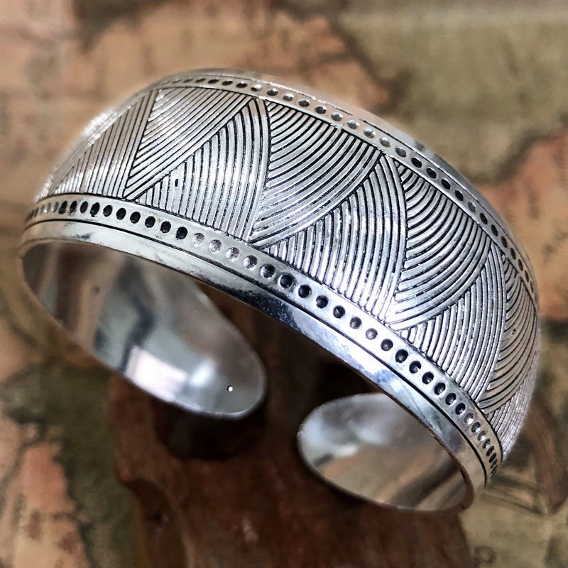 Wholesale  Bohemian Flower Teng Ancient Miao Silver Bracele Retro Wide Tibetan Silver Bracelet