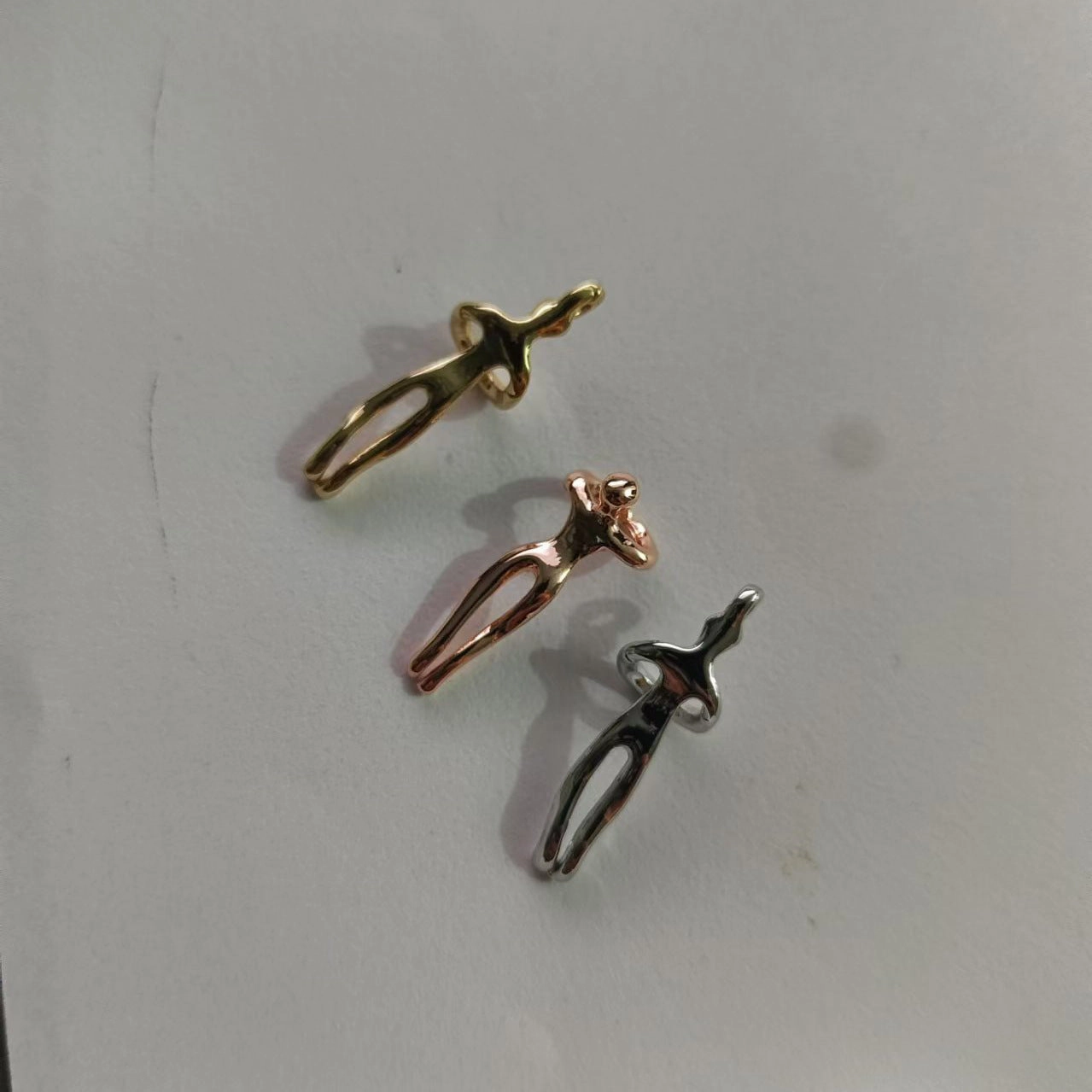 Wholesale Boy and girl hugging couple pendant