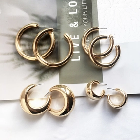 Wholesale C- shaped circle metal earrings
