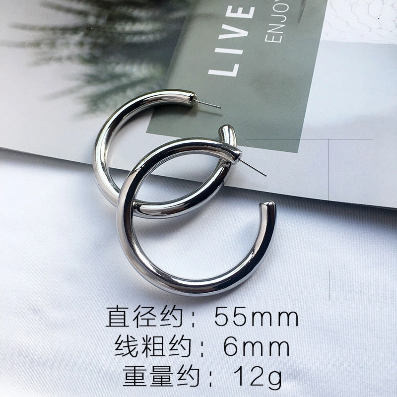 Wholesale C- shaped circle metal earrings