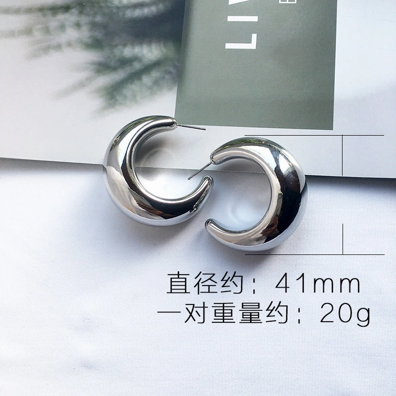 Wholesale C- shaped circle metal earrings