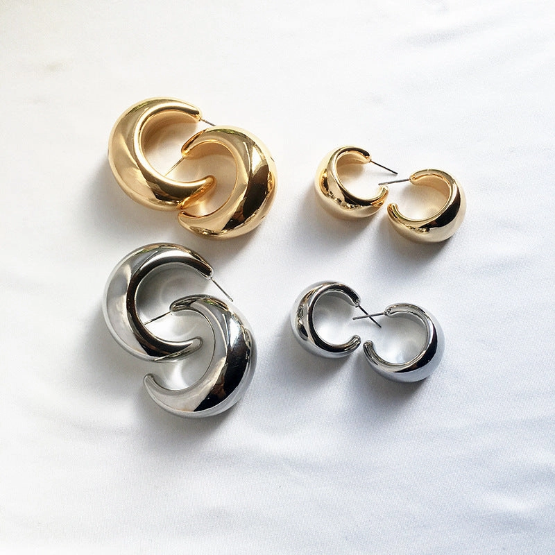 Wholesale C- shaped circle metal earrings