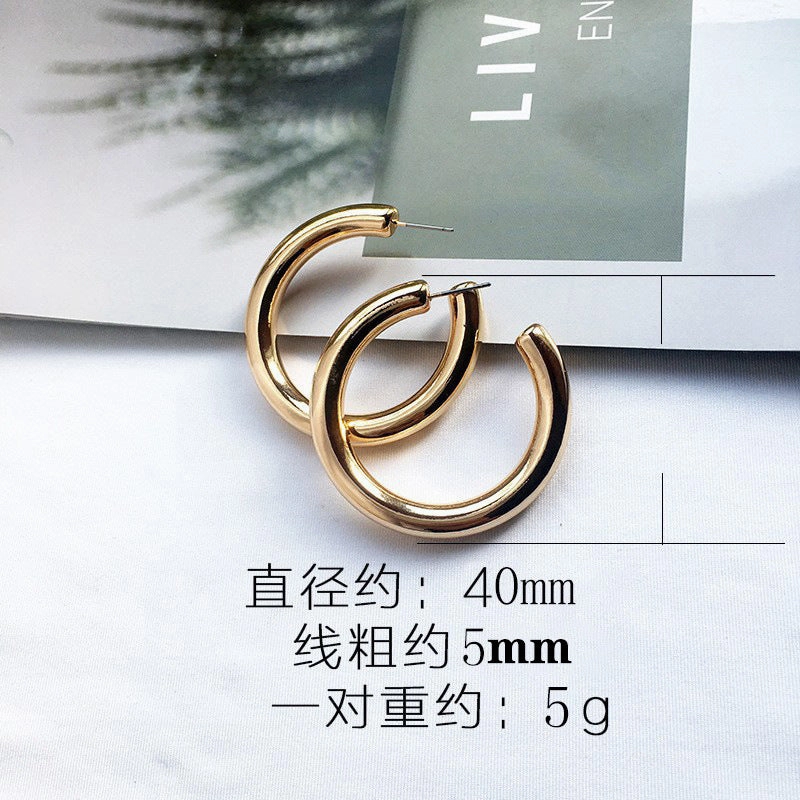 Wholesale C- shaped circle metal earrings