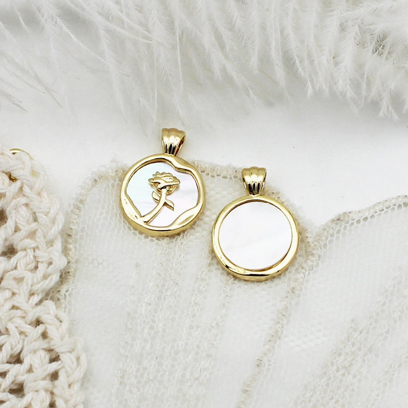 Wholesale Copper White Shellfish Medallion Rose Pendant Necklace 18K Gold Plated Accessories Pearl Accessories