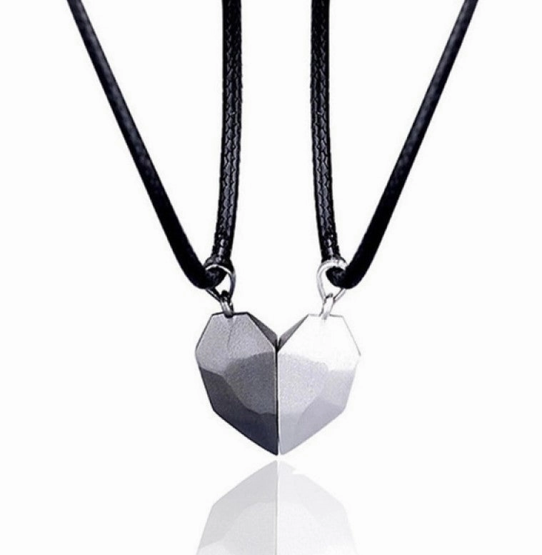 Wholesale Couple Love Necklace Magnet Wishing Stone Pendant Broken Heart Clavicle Chain Heart Shaped Necklaces