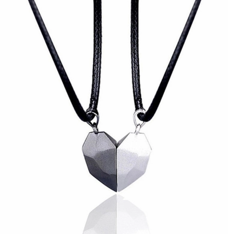 Wholesale Couple Love Necklace Magnet Wishing Stone Pendant Broken Heart Clavicle Chain Heart Shaped Necklaces