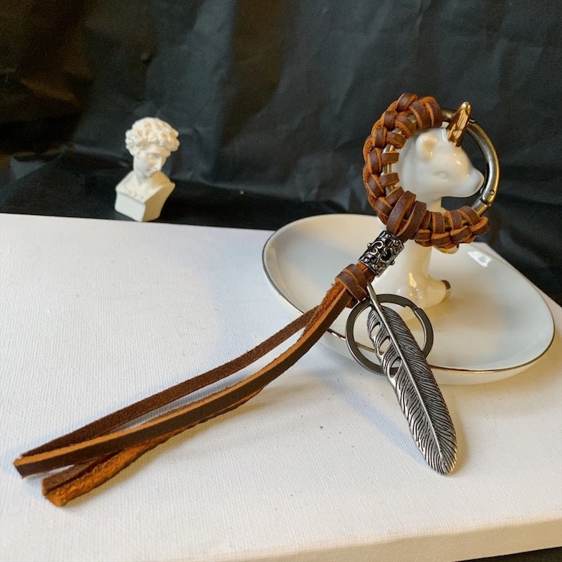 Wholesale Cowhide Woven Leaf Metal Keychains