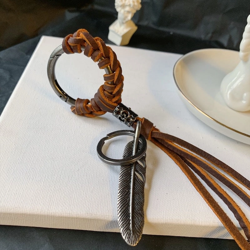 Wholesale Cowhide Woven Leaf Metal Keychains