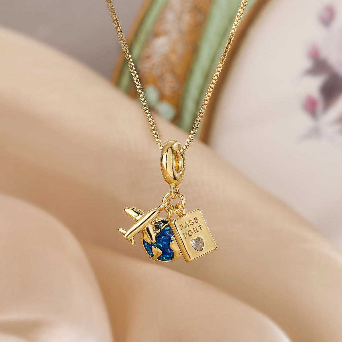 Wholesale Creative Copper Gold Plated Zircon Camera Passport Necklace Clavicle Chain
