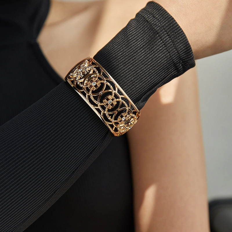 Wholesale Creative Round Hollow Alloy Bracelet