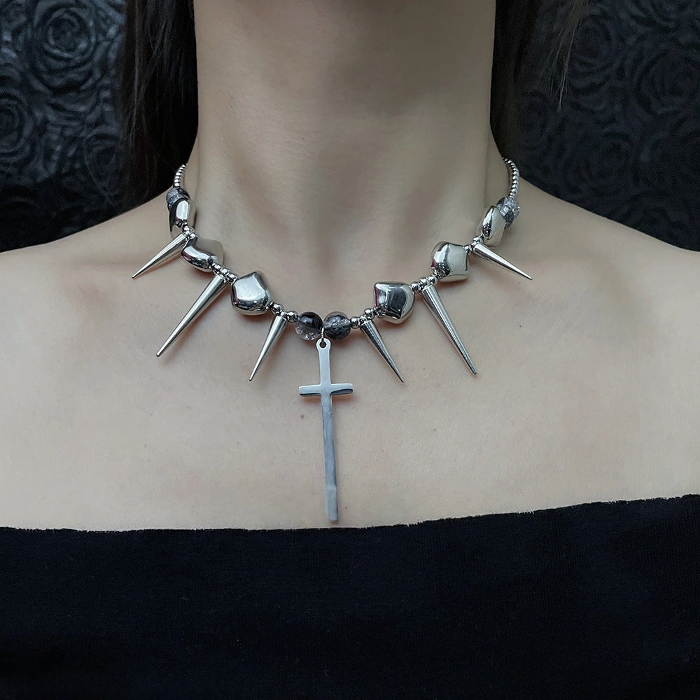 Wholesale Cross rivet exaggerated punk necklace clavicle chain hip hop necklace