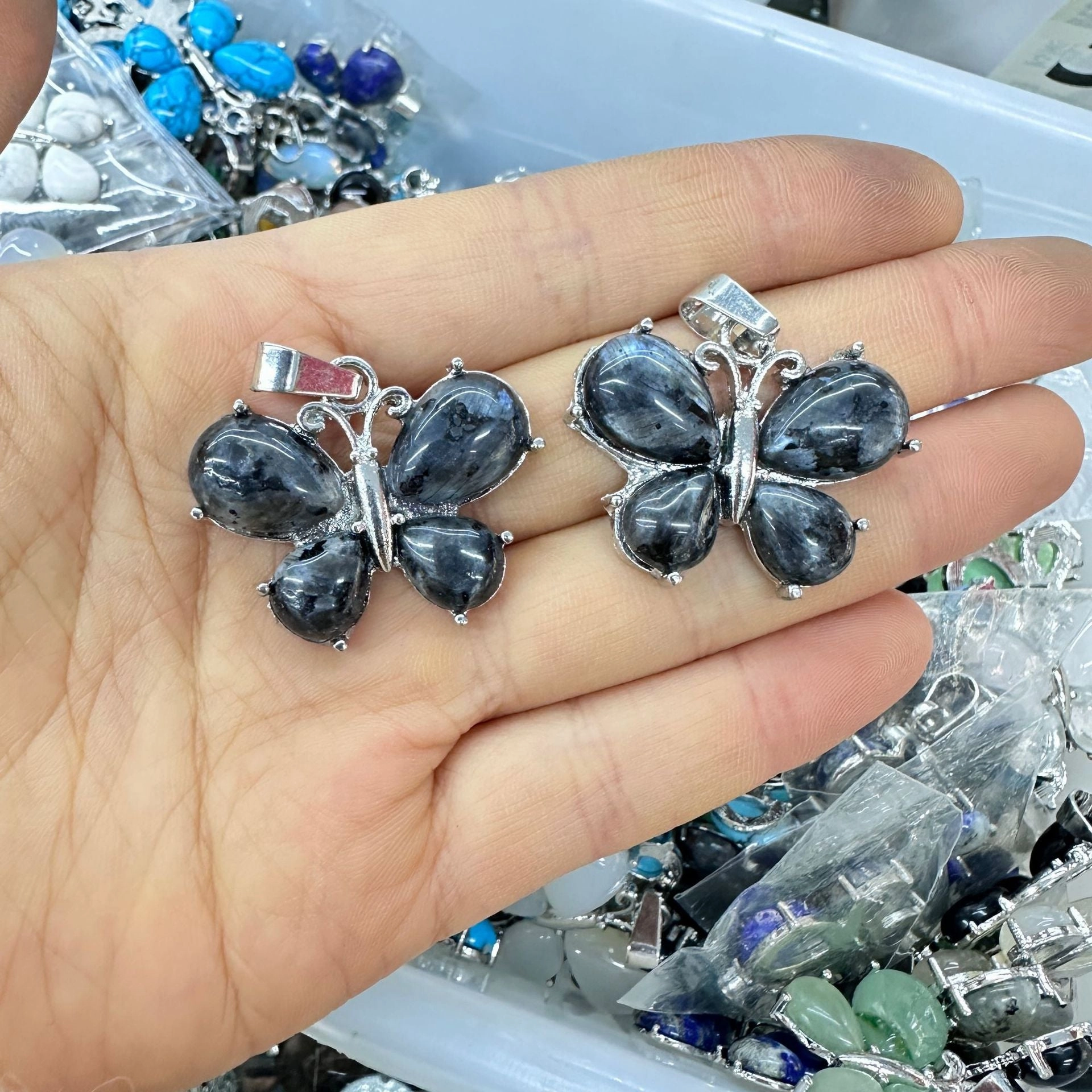 Wholesale Crystal Butterfly Pendant Amethyst Tiger Eye Natural Stone  Necklace