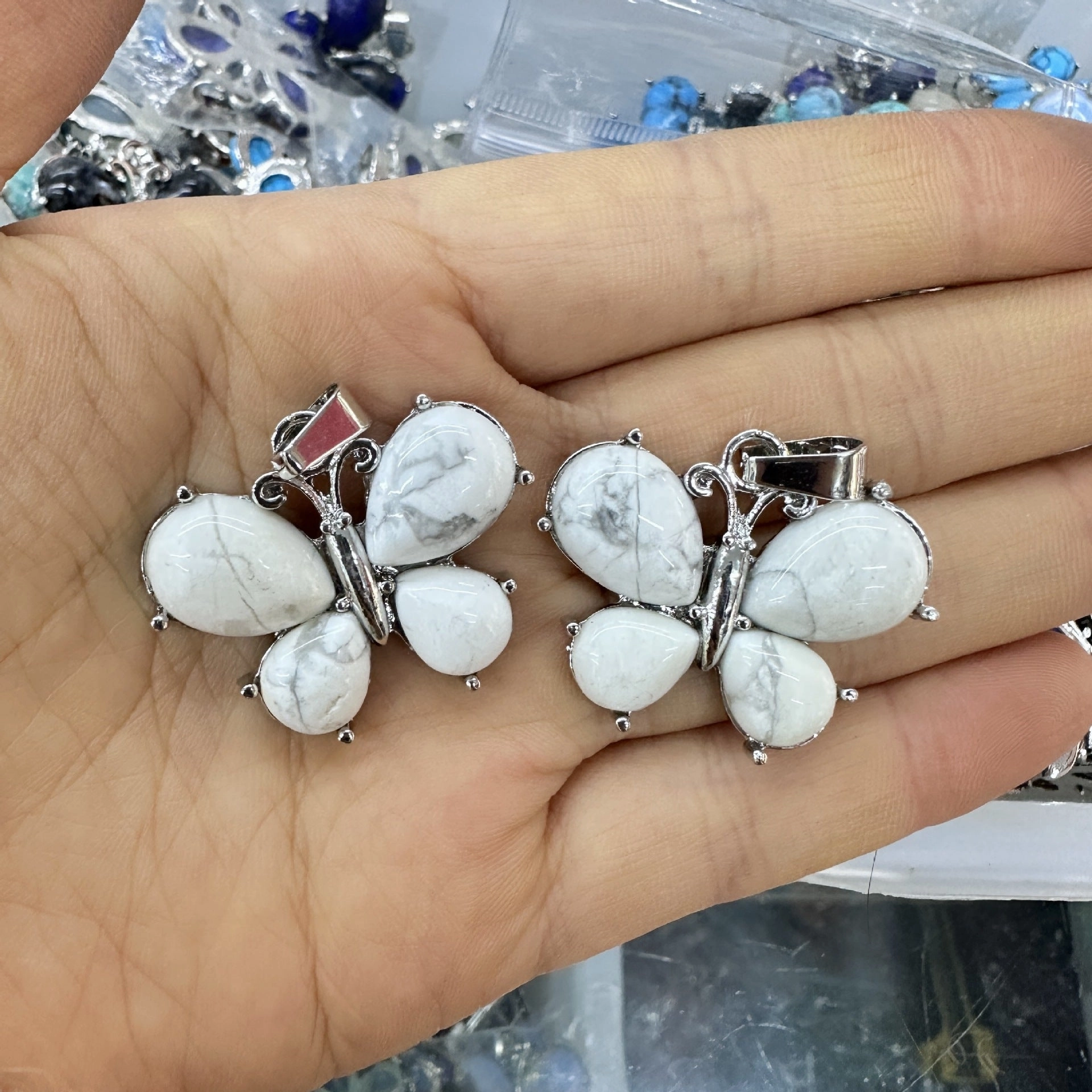 Wholesale Crystal Butterfly Pendant Amethyst Tiger Eye Natural Stone  Necklace