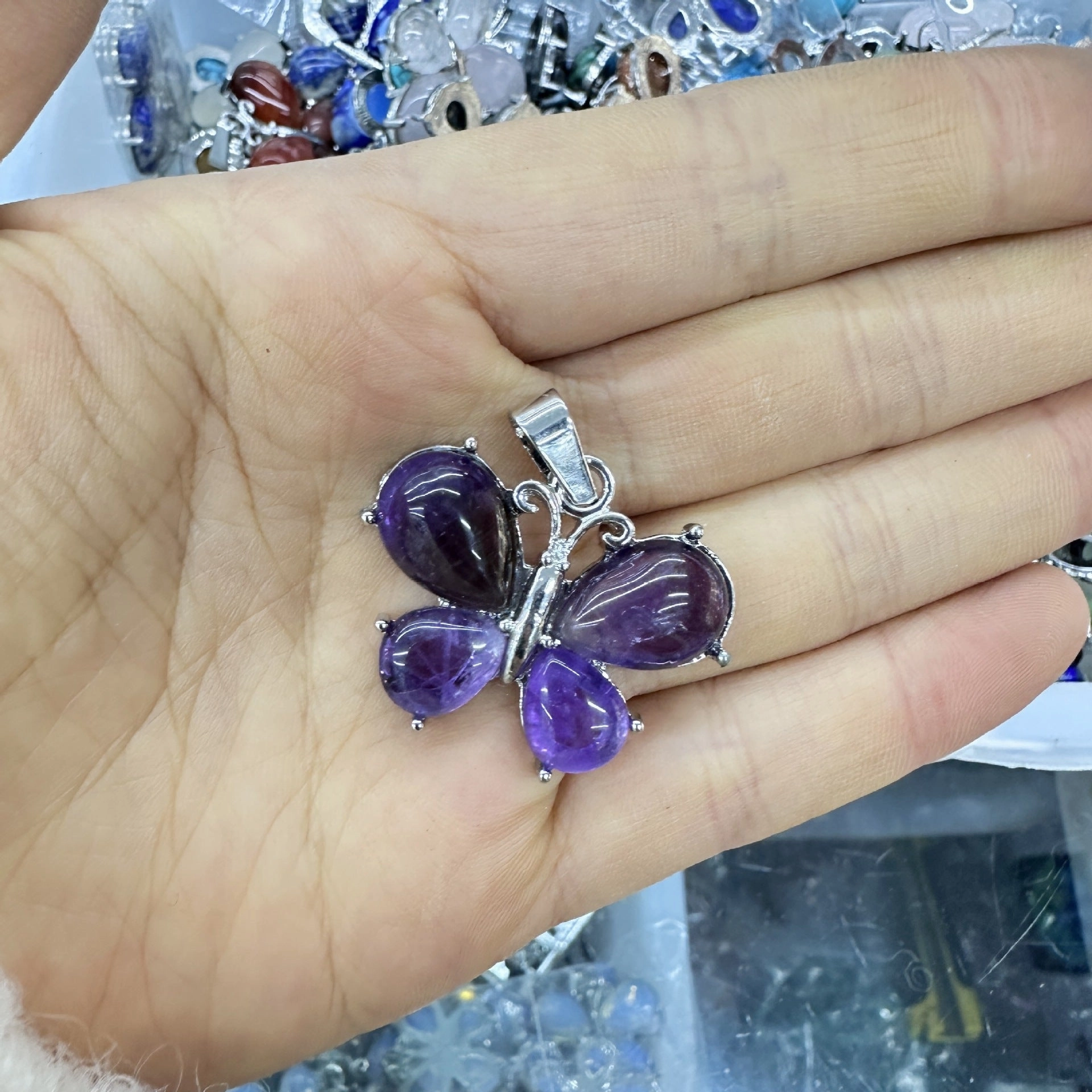 Wholesale Crystal Butterfly Pendant Amethyst Tiger Eye Natural Stone  Necklace