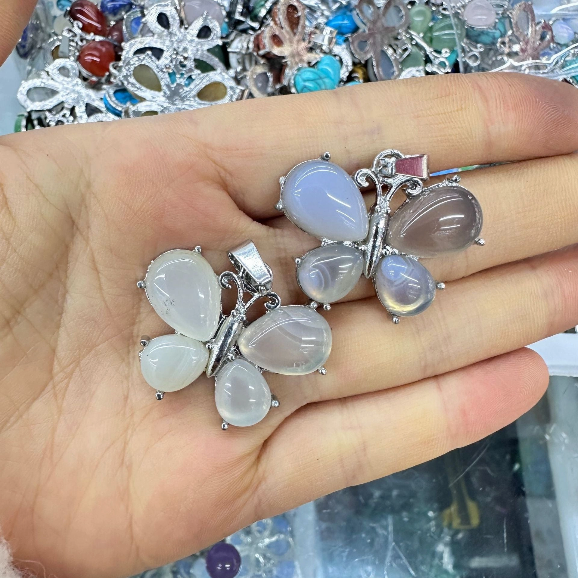 Wholesale Crystal Butterfly Pendant Amethyst Tiger Eye Natural Stone  Necklace
