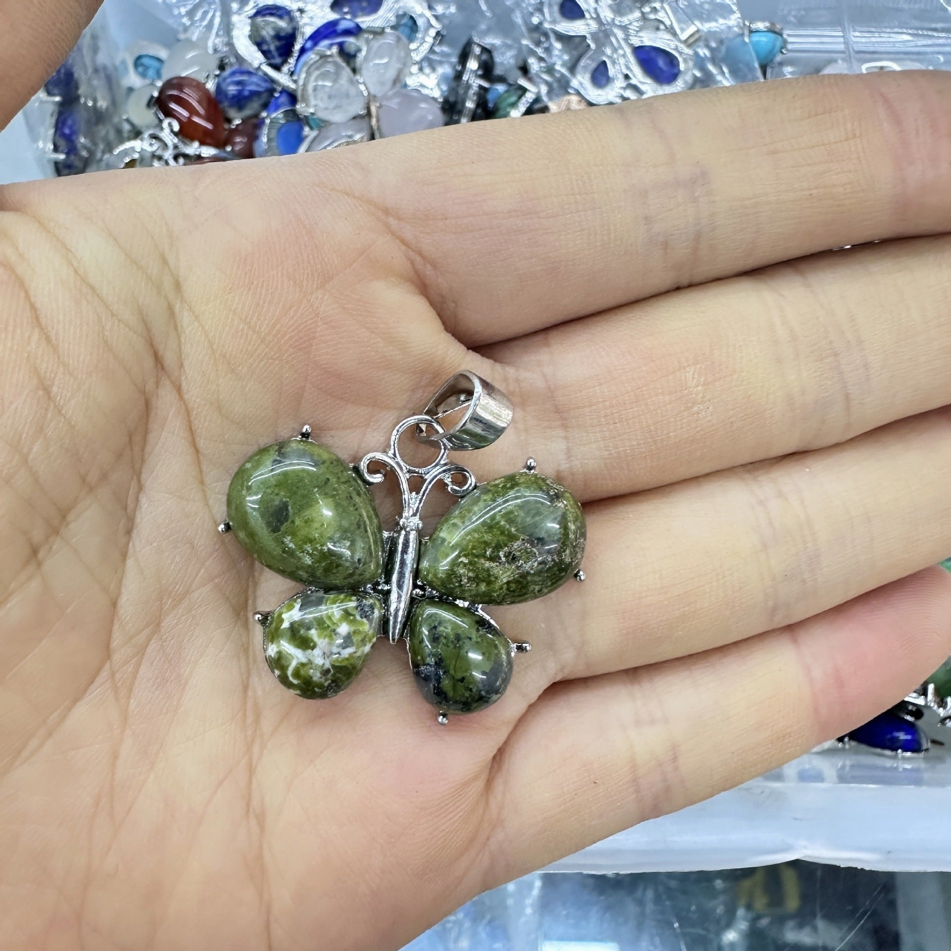 Wholesale Crystal Butterfly Pendant Amethyst Tiger Eye Natural Stone  Necklace