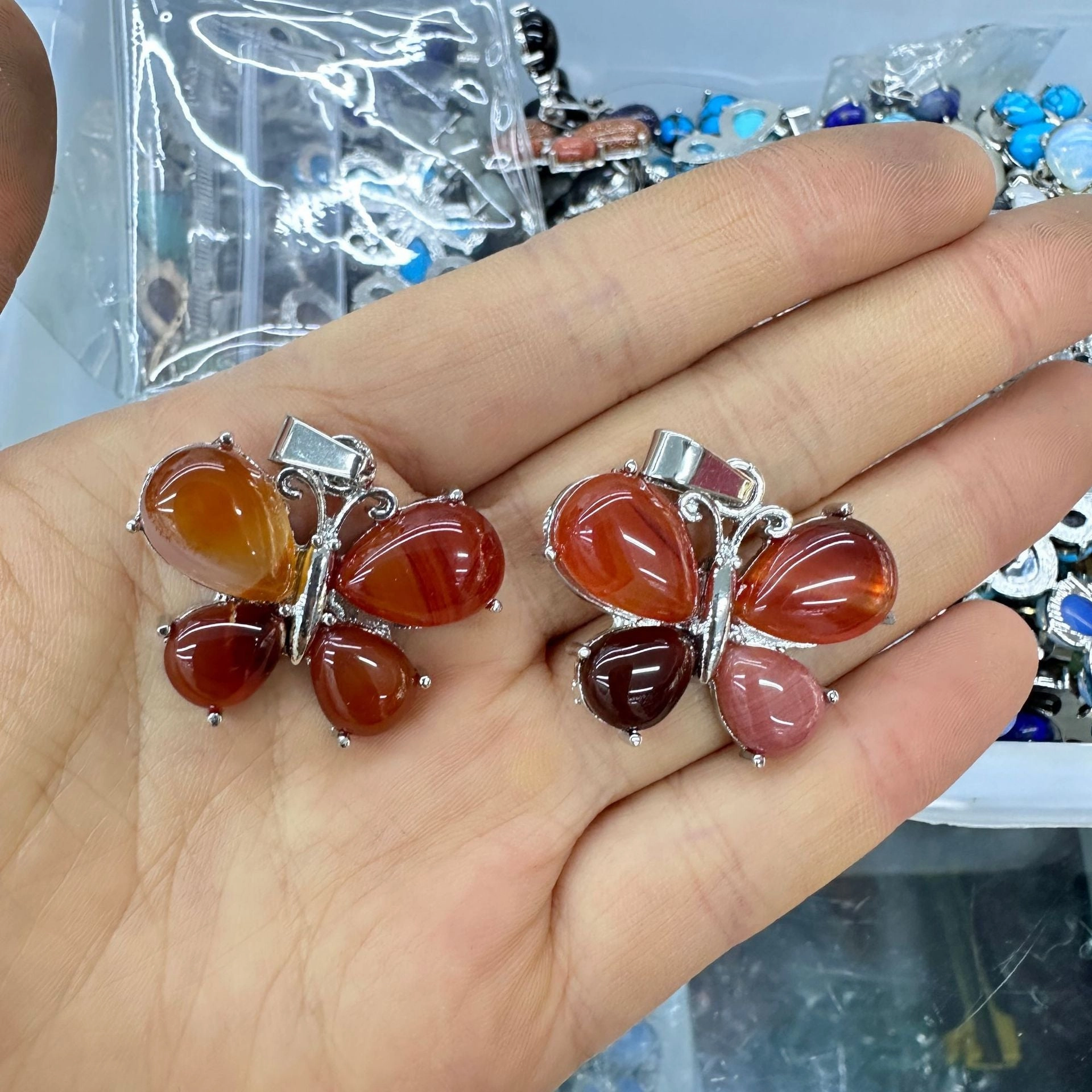 Wholesale Crystal Butterfly Pendant Amethyst Tiger Eye Natural Stone  Necklace