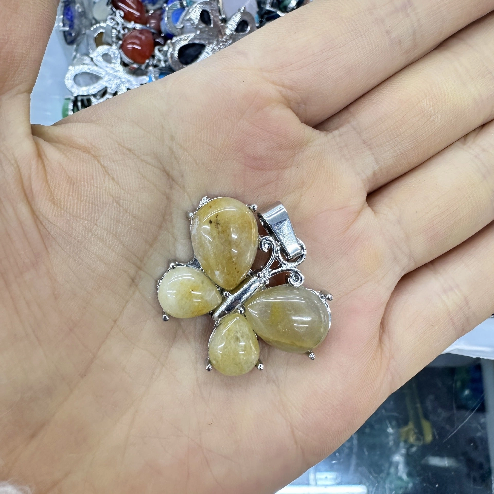 Wholesale Crystal Butterfly Pendant Amethyst Tiger Eye Natural Stone  Necklace