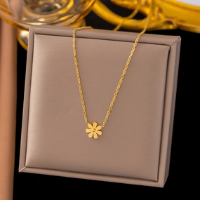 Wholesale Daisy necklace women's clavicle chain simple sunflower sweater chain cold wind Valentine's Day