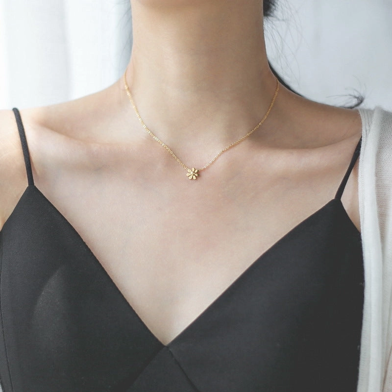 Wholesale Daisy necklace women's clavicle chain simple sunflower sweater chain cold wind Valentine's Day