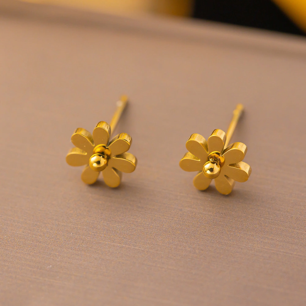 Wholesale Daisy necklace women's clavicle chain simple sunflower sweater chain cold wind Valentine's Day