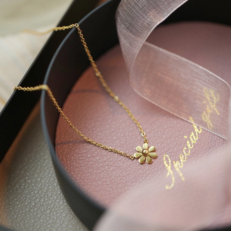 Wholesale Daisy necklace women's clavicle chain simple sunflower sweater chain cold wind Valentine's Day