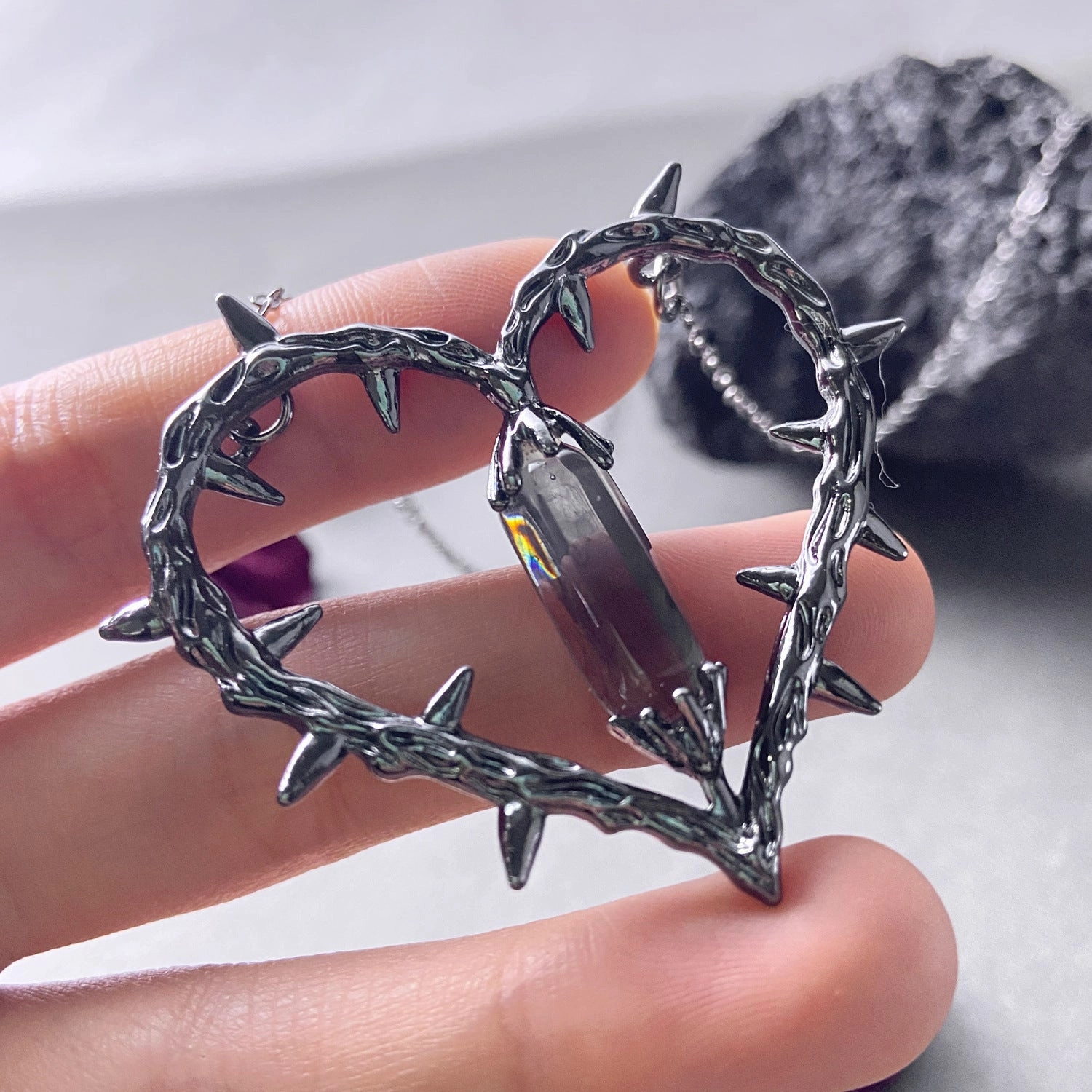 Wholesale Dark anime love thorn crystal retro thorn clavicle necklace